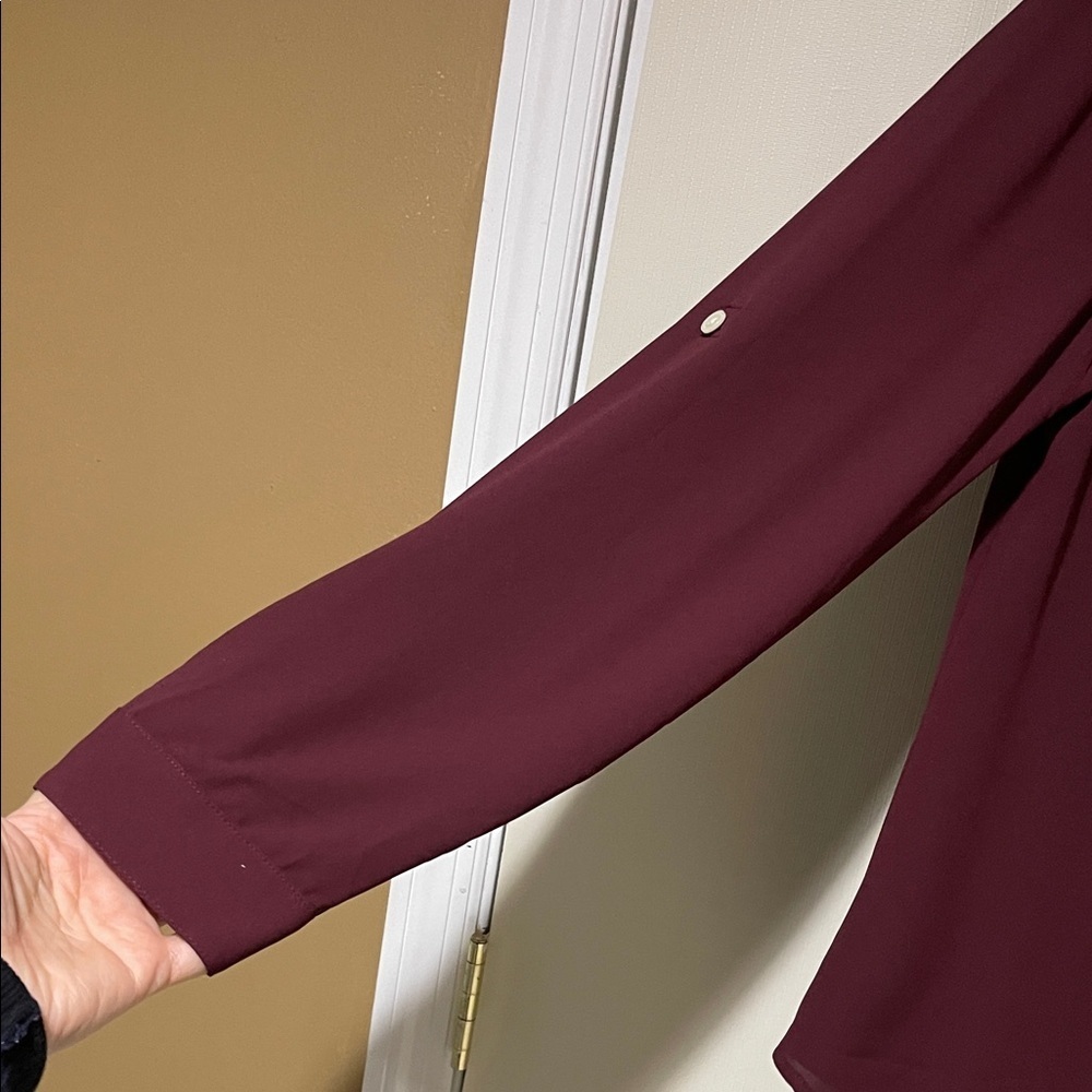 NWOT LOFT Beautiful Women's Burgundy Button Up Blouse Very Soft To Touch SZ M - Picture 6 of 11